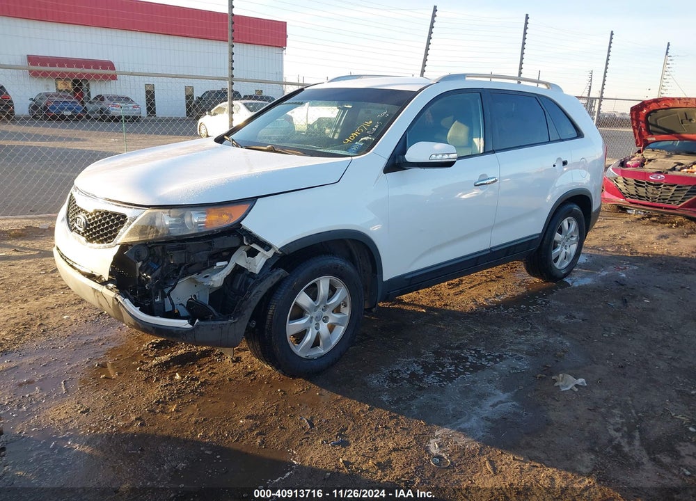 2013 KIA SORENTO LX VIN: 5XYKT3A61DG382608