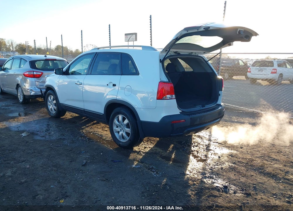 2013 KIA SORENTO LX VIN: 5XYKT3A61DG382608