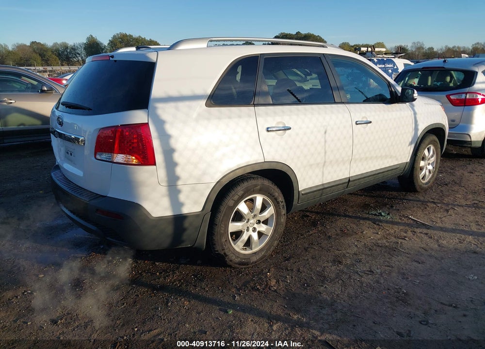 2013 KIA SORENTO LX VIN: 5XYKT3A61DG382608