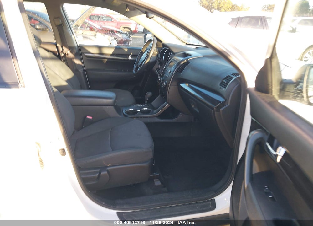 2013 KIA SORENTO LX VIN: 5XYKT3A61DG382608