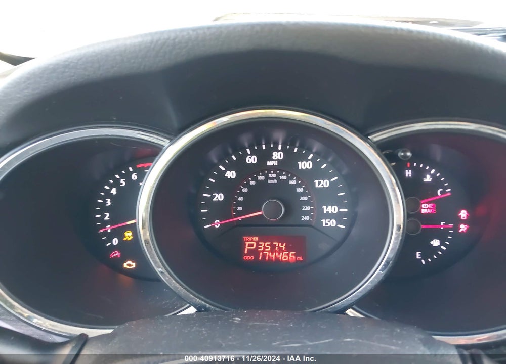 2013 KIA SORENTO LX VIN: 5XYKT3A61DG382608