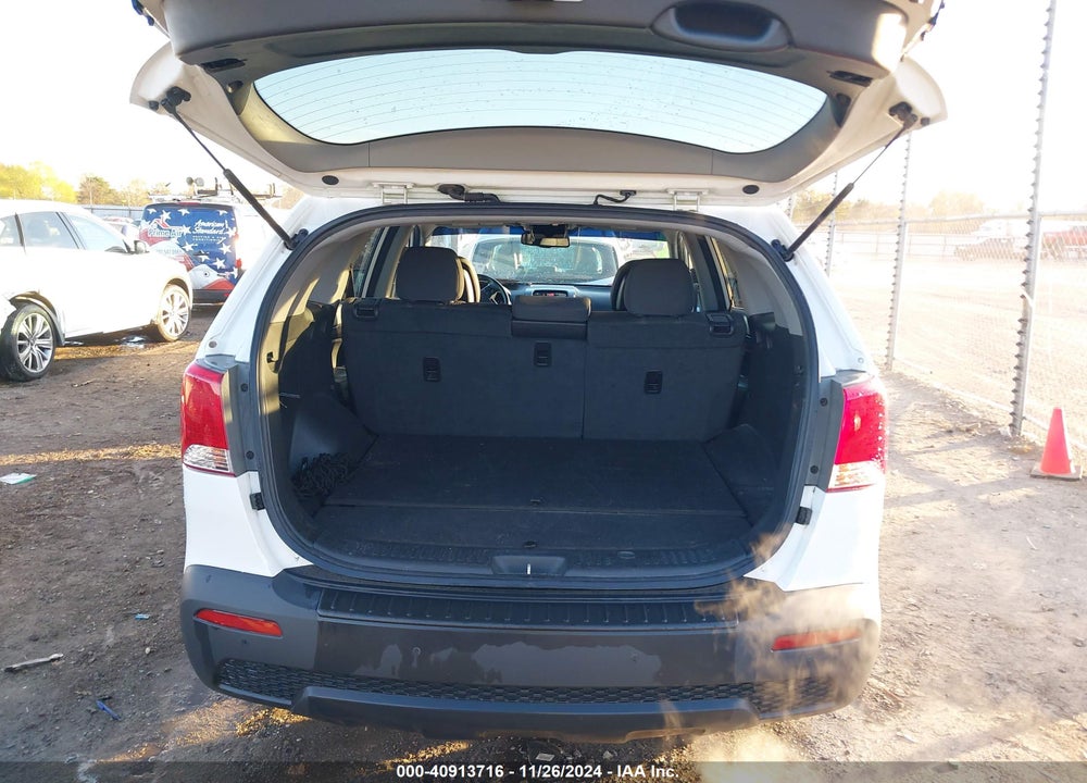2013 KIA SORENTO LX VIN: 5XYKT3A61DG382608