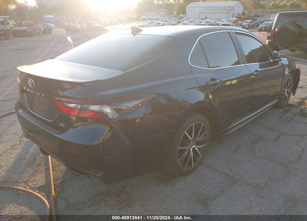 2021 TOYOTA CAMRY SE VIN: 4T1T11AK1MU561690