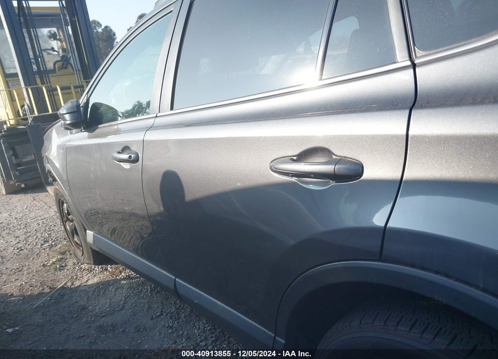 2018 TOYOTA RAV4 LE VIN: 2T3ZFREVXJW461587