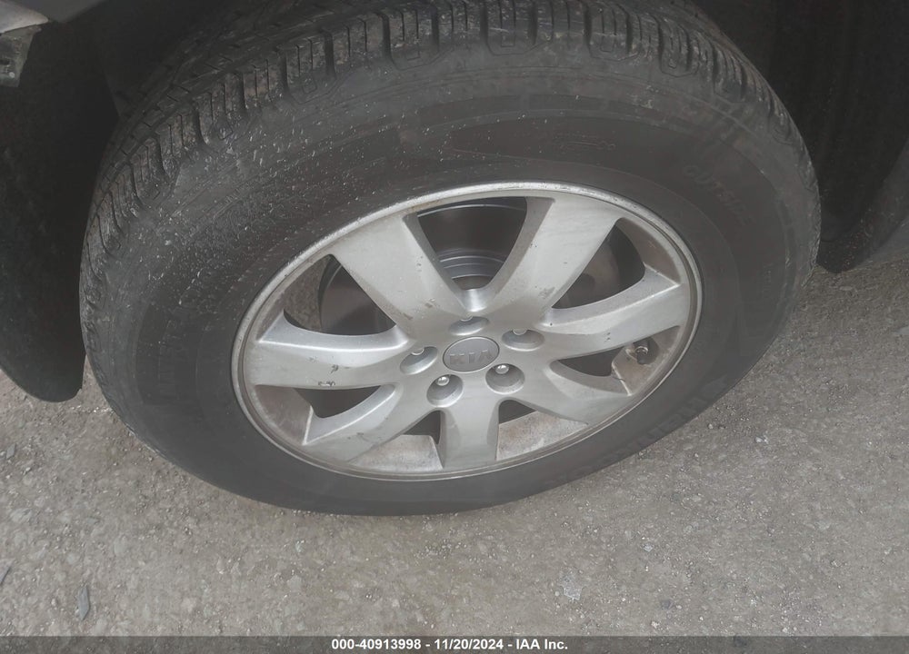 2013 KIA SORENTO LX V6 VIN: 5XYKTDA29DG420170