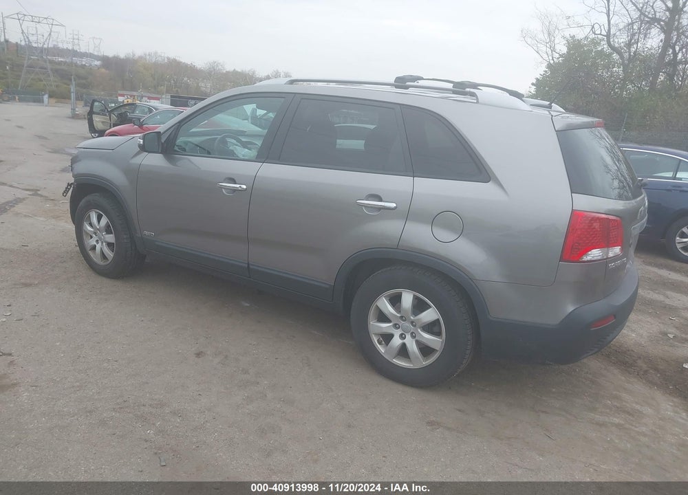 2013 KIA SORENTO LX V6 VIN: 5XYKTDA29DG420170