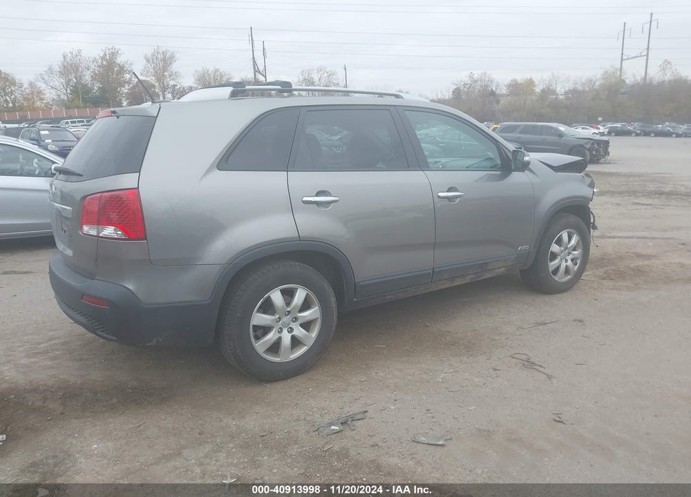 2013 KIA SORENTO LX V6 VIN: 5XYKTDA29DG420170