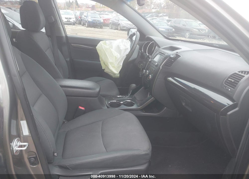 2013 KIA SORENTO LX V6 VIN: 5XYKTDA29DG420170