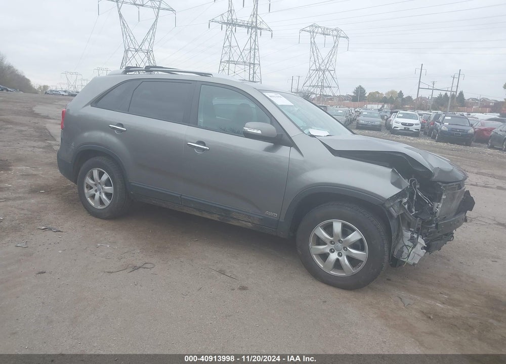 2013 KIA SORENTO LX V6 VIN: 5XYKTDA29DG420170