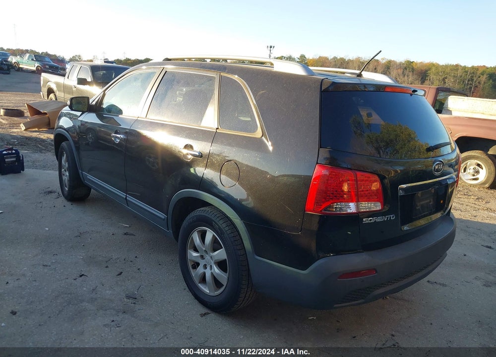 2011 KIA SORENTO LX VIN: 5XYKT4A15BG040067