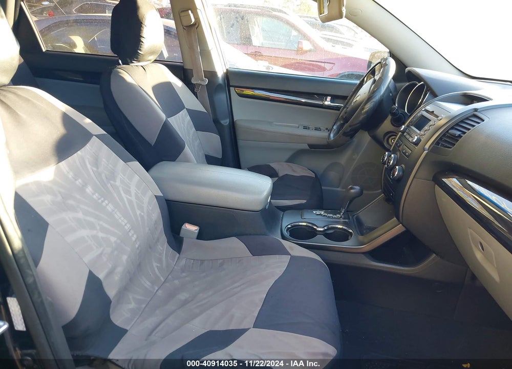 2011 KIA SORENTO LX VIN: 5XYKT4A15BG040067