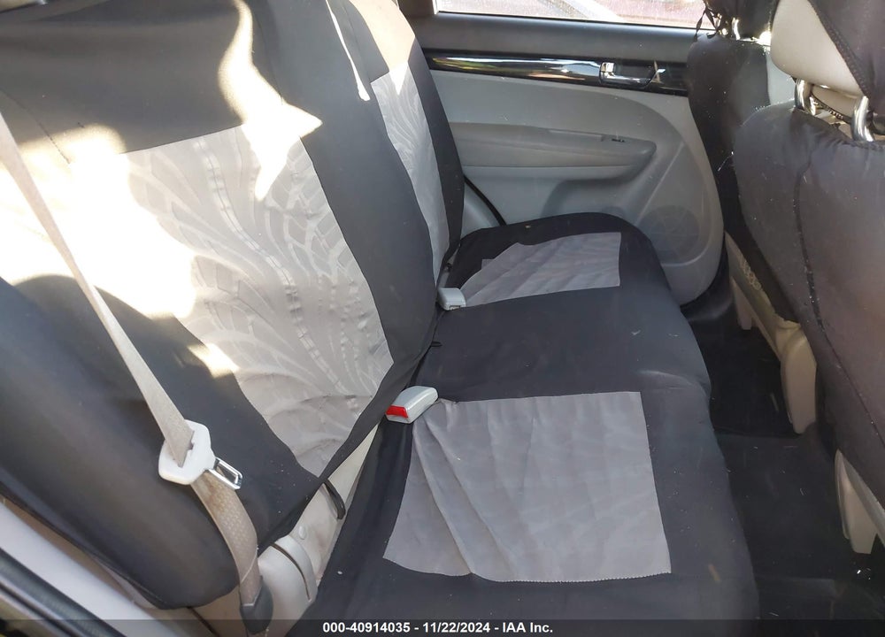2011 KIA SORENTO LX VIN: 5XYKT4A15BG040067