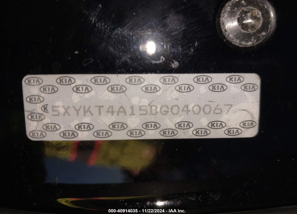 2011 KIA SORENTO LX VIN: 5XYKT4A15BG040067