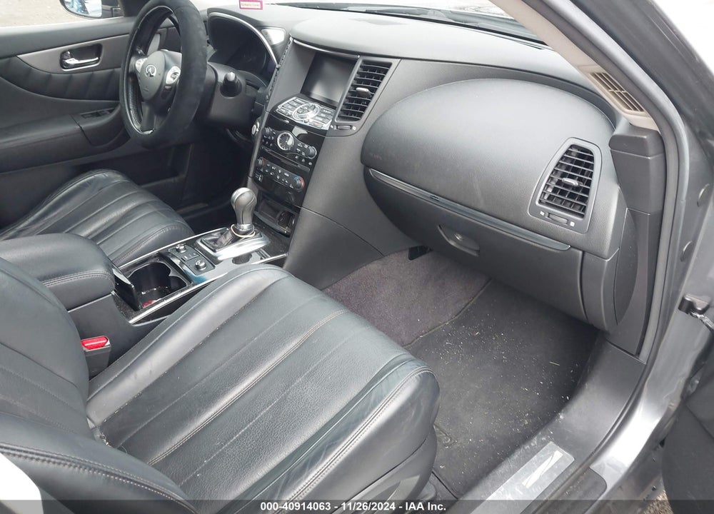 2017 INFINITI QX70 VIN: JN8CS1MW7HM414817