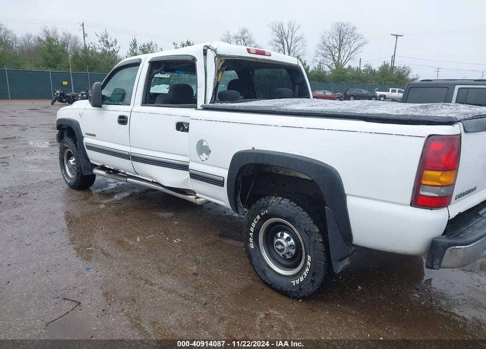 2001 CHEVROLET SILVERADO 2500HD LS VIN: 1GCHK23U01F122847
