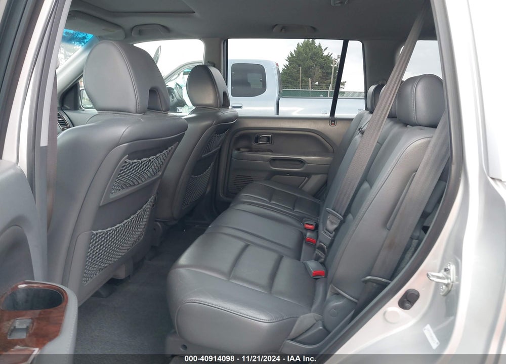 2006 HONDA PILOT EX-L VIN: 5FNYF187X6B026303
