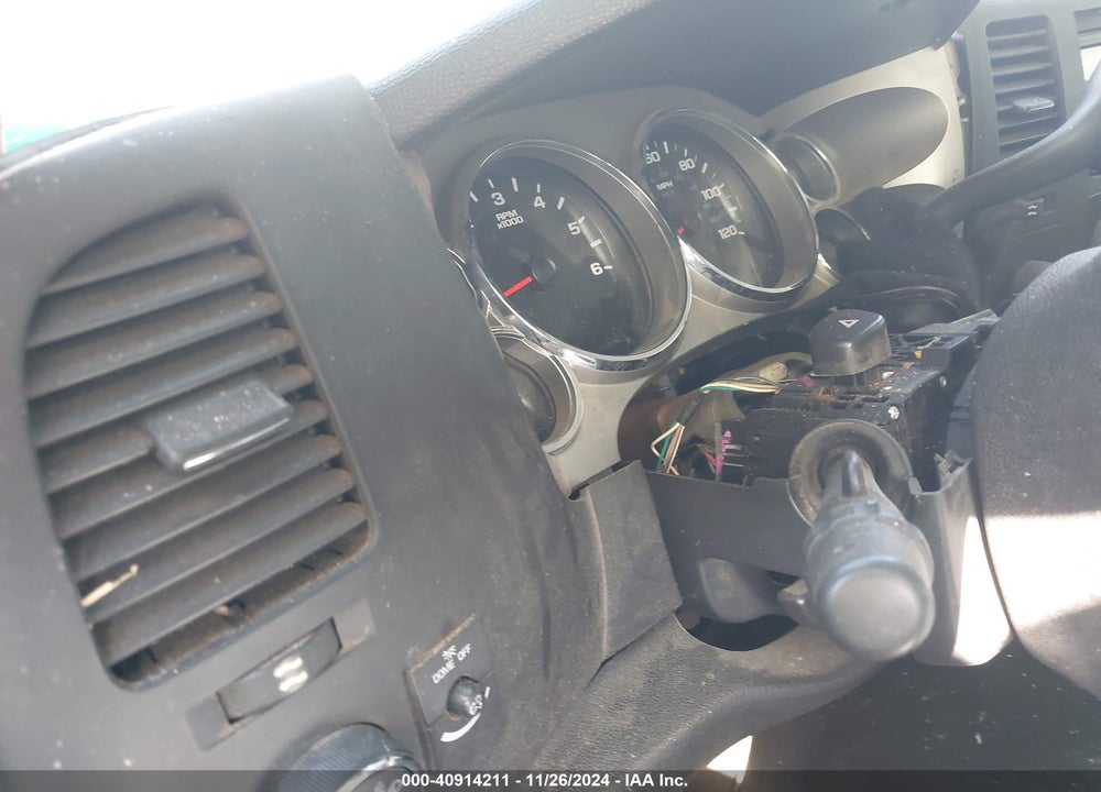 2011 CHEVROLET SILVERADO 1500 LT VIN: 3GCPKSE33BG201123