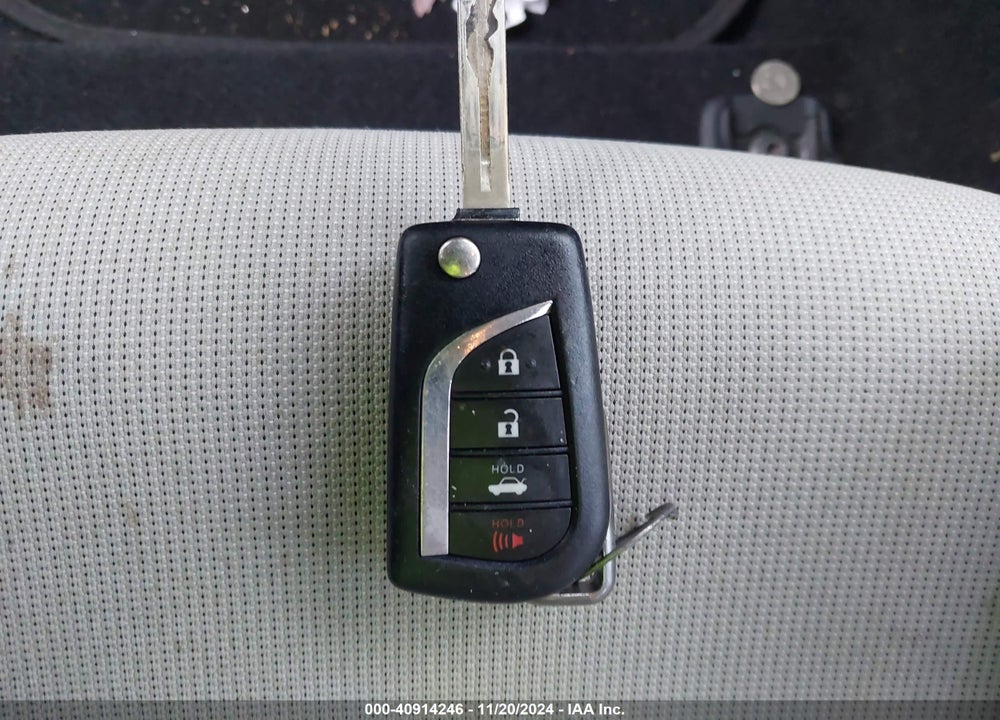 2020 TOYOTA COROLLA LE VIN: 5YFEPRAEXLP049491