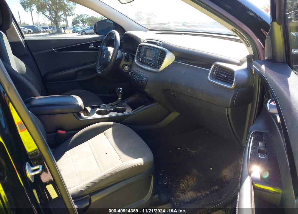 2017 KIA SORENTO 3.3L LX VIN: 5XYPGDA54HG188457