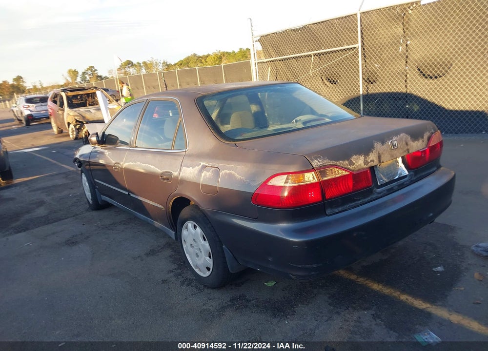 1999 HONDA ACCORD LX VIN: 1HGCG5548XA050832