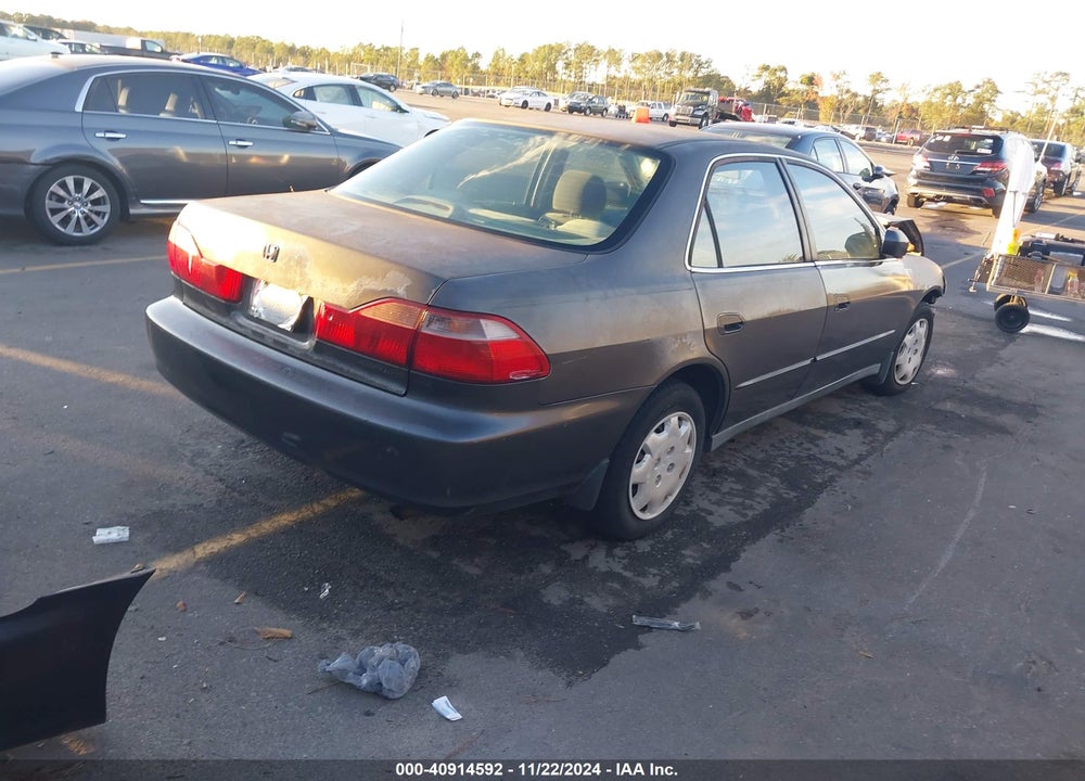 1999 HONDA ACCORD LX VIN: 1HGCG5548XA050832