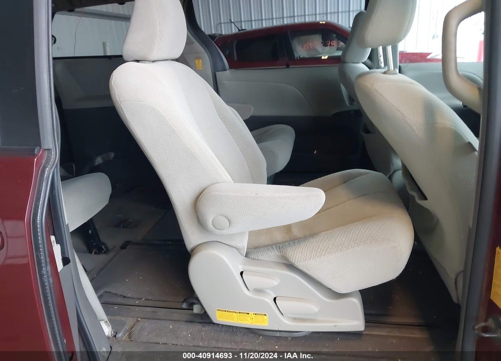 2014 TOYOTA SIENNA LE 7 PASSENGER VIN: 5TDJK3DC3ES094142