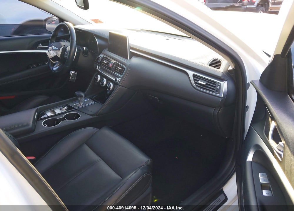 2020 GENESIS G70 2.0T RWD VIN: KMTG64LA8LU060325