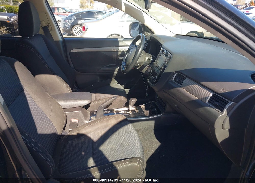 2017 MITSUBISHI OUTLANDER ES VIN: JA4AZ2A35HZ036329