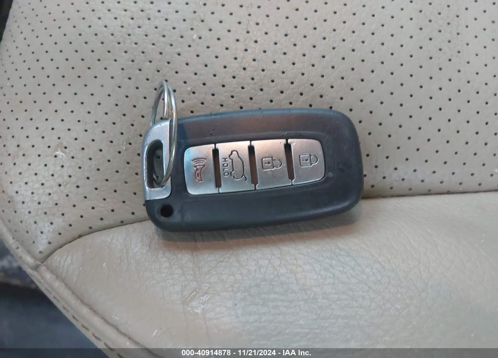 2011 KIA SORENTO EX VIN: 5XYKUCA18BG070526