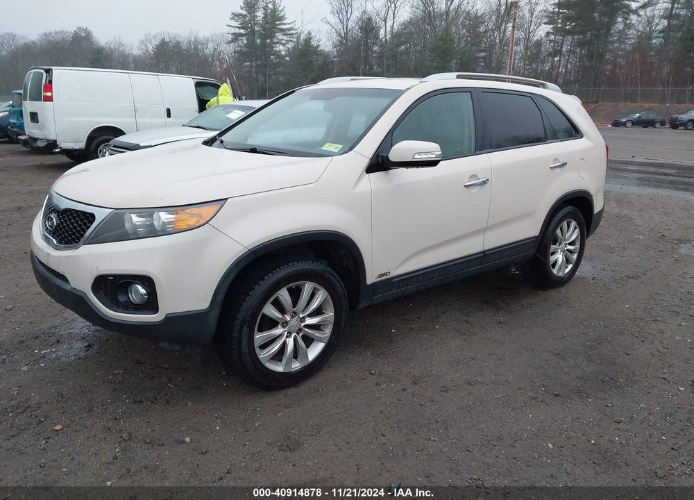 2011 KIA SORENTO EX VIN: 5XYKUCA18BG070526