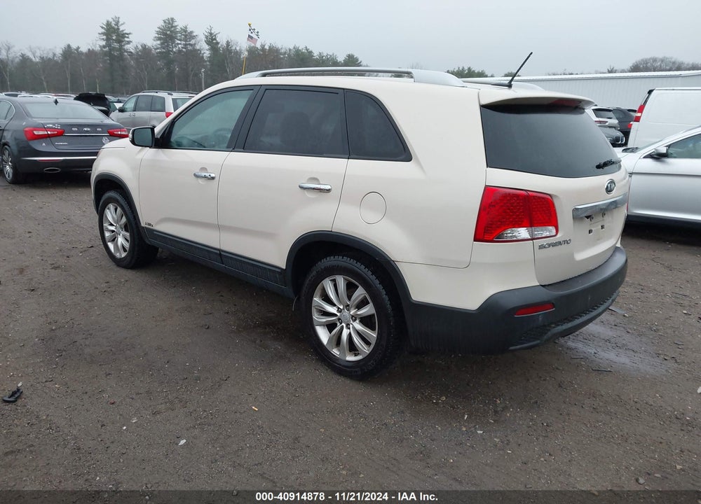 2011 KIA SORENTO EX VIN: 5XYKUCA18BG070526