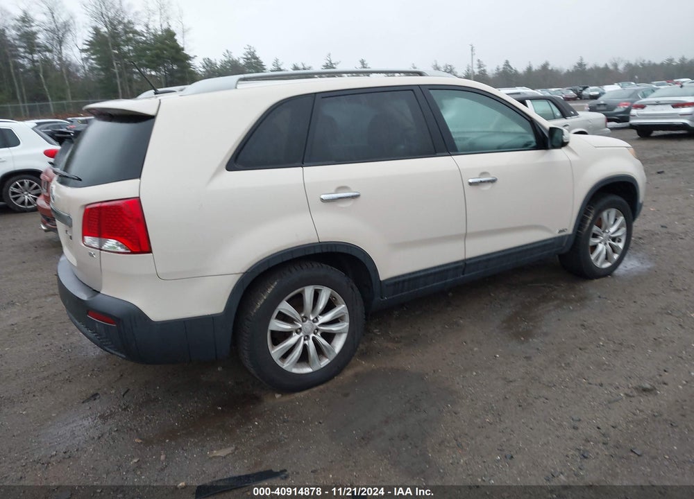 2011 KIA SORENTO EX VIN: 5XYKUCA18BG070526