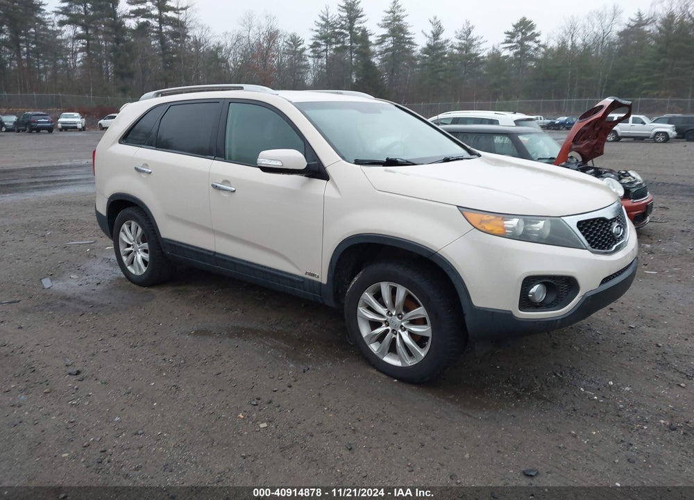 2011 KIA SORENTO EX VIN: 5XYKUCA18BG070526