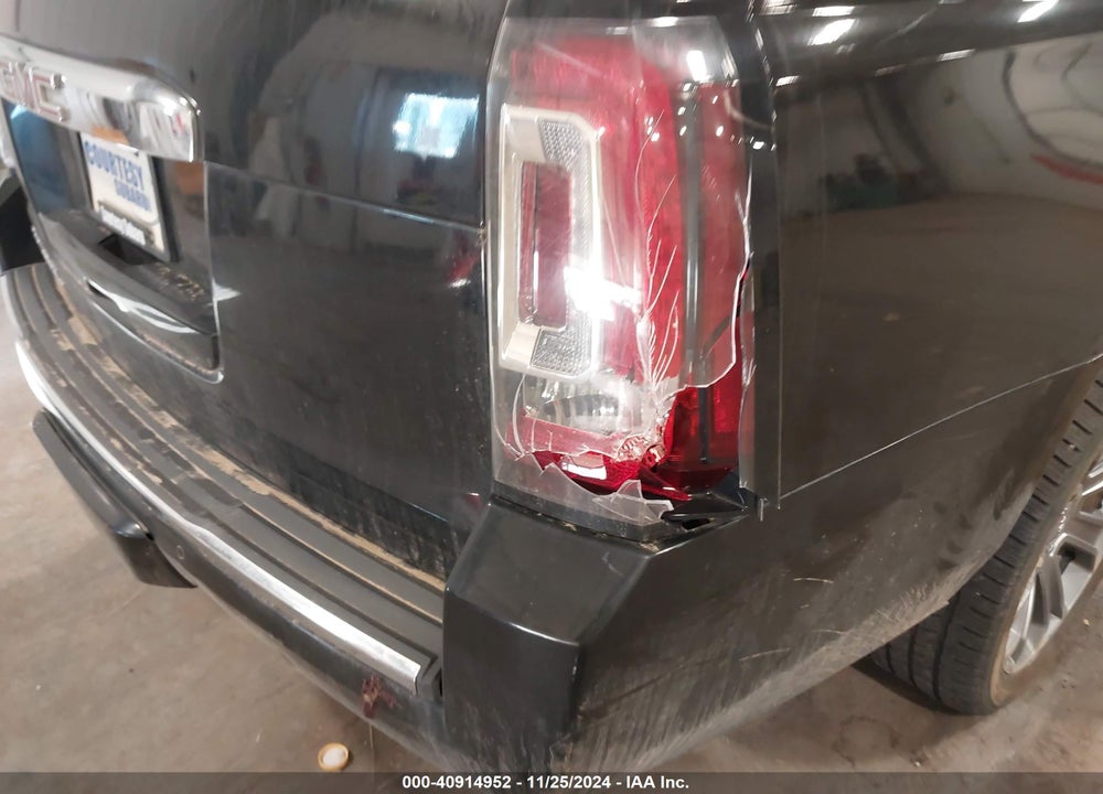 2015 GMC YUKON XL 1500 DENALI VIN: 1GKS2JKJ8FR158741