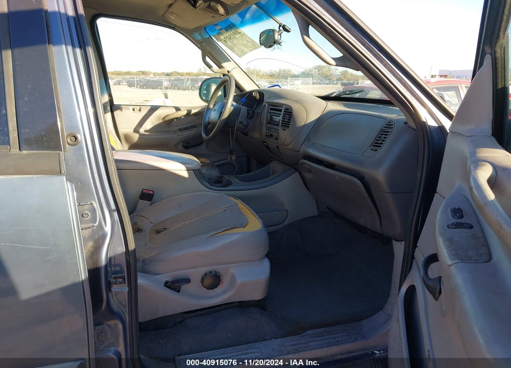 2001 FORD EXPEDITION XLT VIN: 1FMRU15W51LA07780
