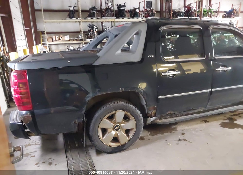 2011 CHEVROLET AVALANCHE 1500 LTZ VIN: 3GNTKGE36BG167553