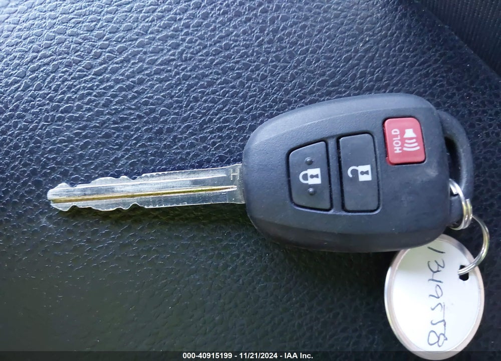 2015 TOYOTA RAV4 XLE VIN: 2T3WFREVXFW161395
