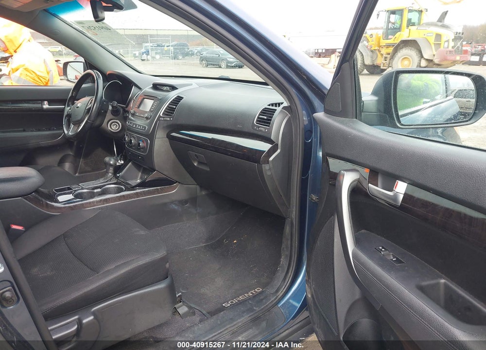 2014 KIA SORENTO LX VIN: 5XYKT3A60EG455176
