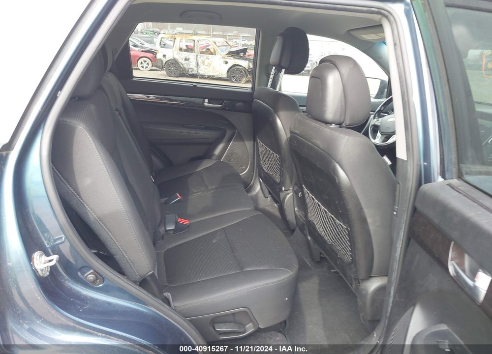 2014 KIA SORENTO LX VIN: 5XYKT3A60EG455176