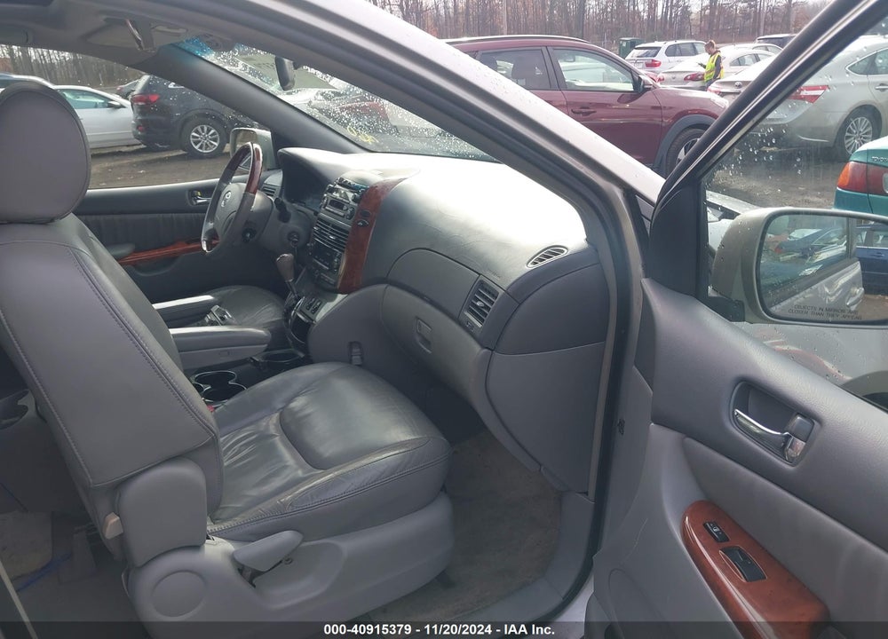 2004 TOYOTA SIENNA XLE/LTD VIN: 5TDZA22C44S117817