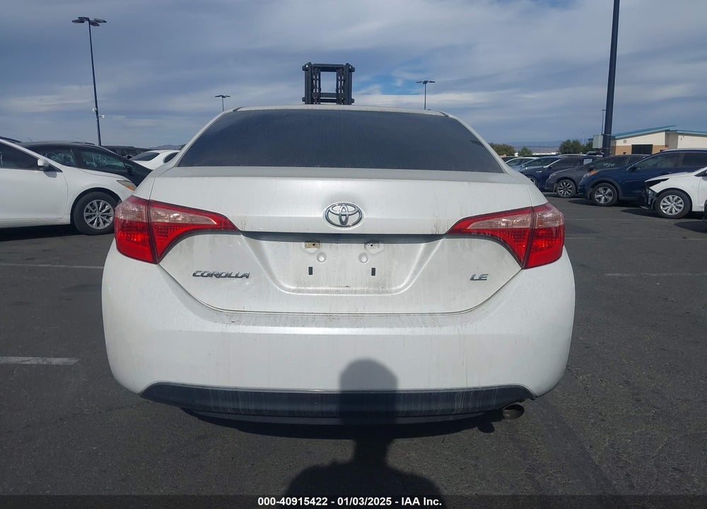 2018 TOYOTA COROLLA LE VIN: 5YFBURHE5JP852191