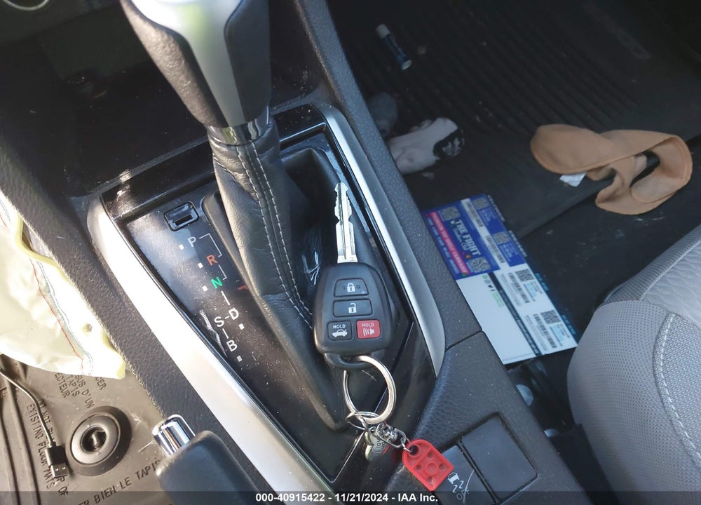 2018 TOYOTA COROLLA LE VIN: 5YFBURHE5JP852191