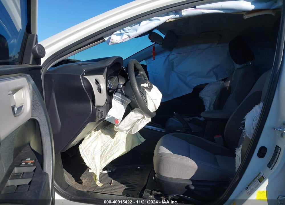 2018 TOYOTA COROLLA LE VIN: 5YFBURHE5JP852191