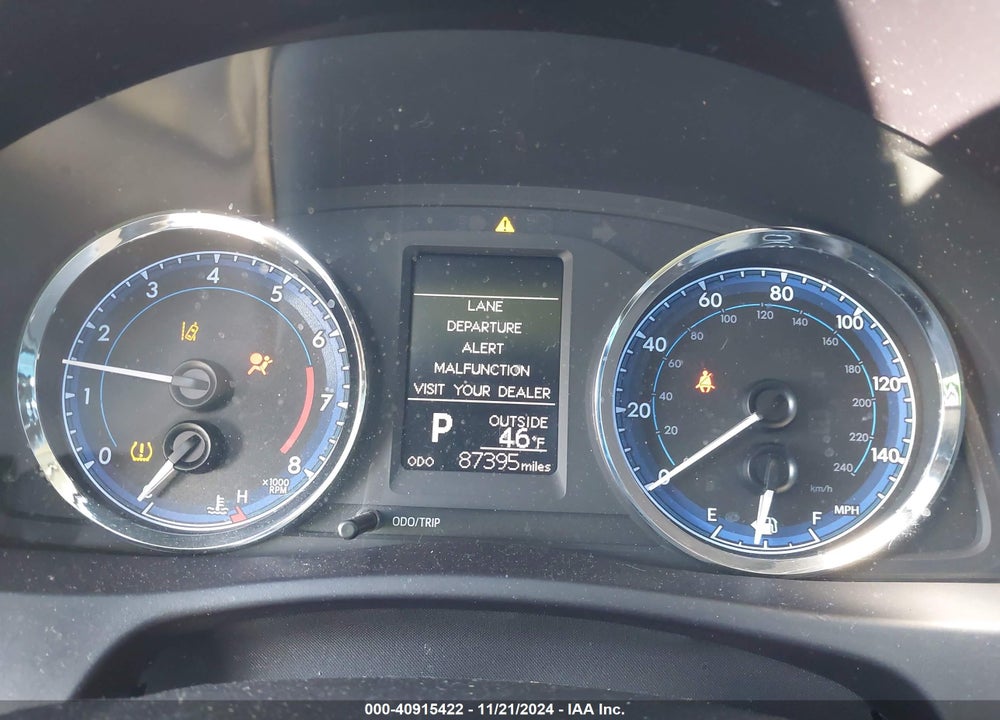 2018 TOYOTA COROLLA LE VIN: 5YFBURHE5JP852191