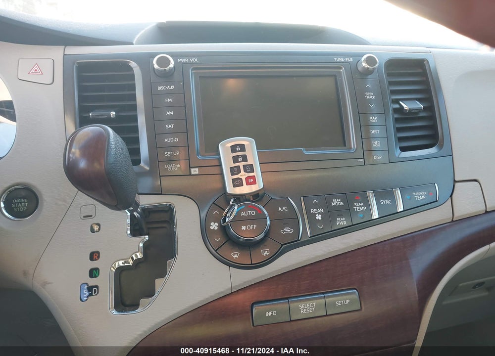 2013 TOYOTA SIENNA XLE LIMITED VIN: 5TDYK3DC6DS366406
