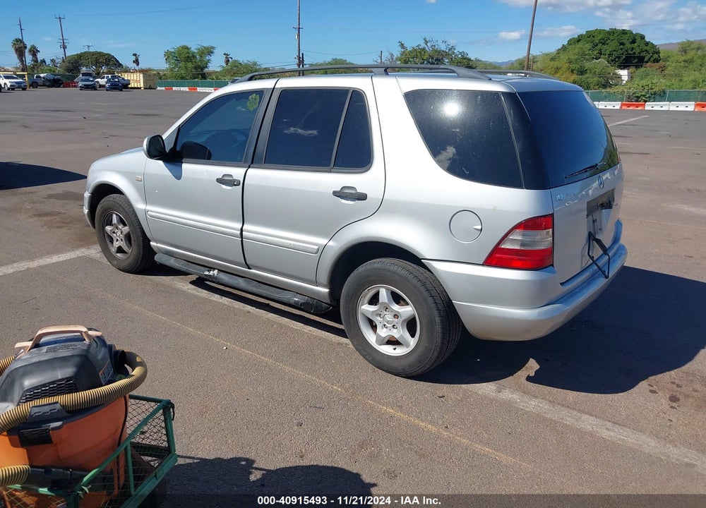 2000 MERCEDES-BENZ ML 320 VIN: 4JGAB54E7YA217063