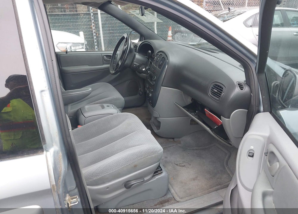 2005 DODGE GRAND CARAVAN SXT VIN: 2D8GP44L25R128549