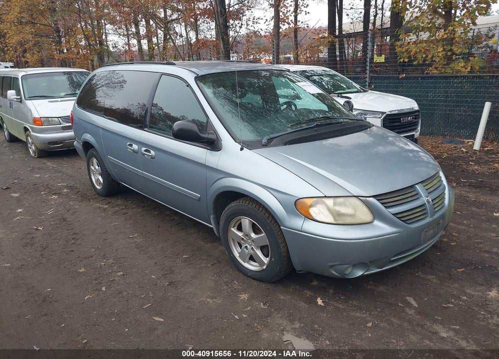 2005 DODGE GRAND CARAVAN SXT VIN: 2D8GP44L25R128549