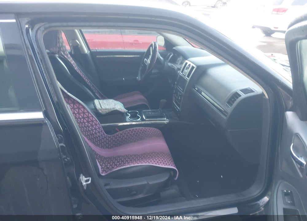 2010 CHRYSLER 300C V8 VIN: 2C3CA9CT3AH318331