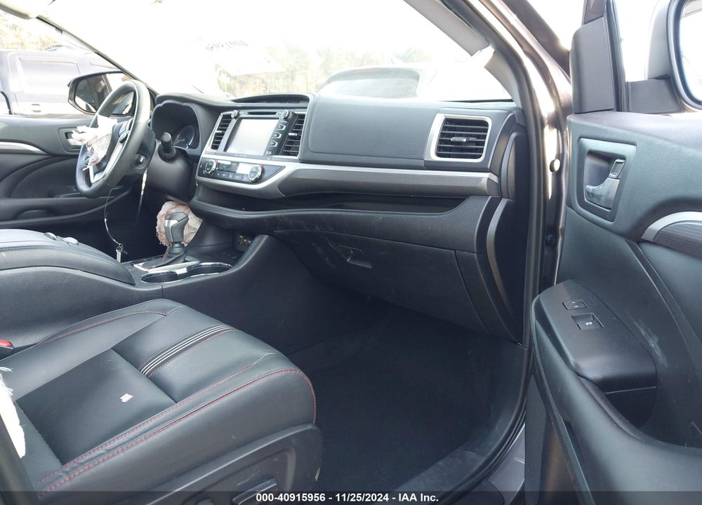 2019 TOYOTA HIGHLANDER SE VIN: 5TDJZRFHXKS965931